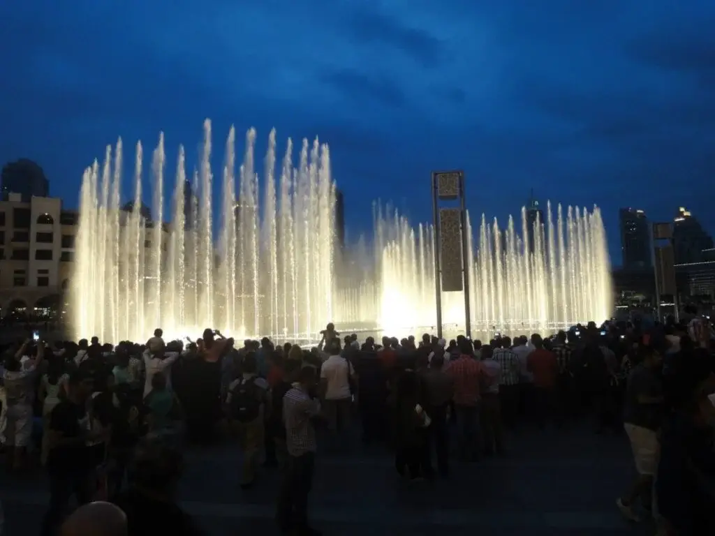 Dubai fountain Show Time
